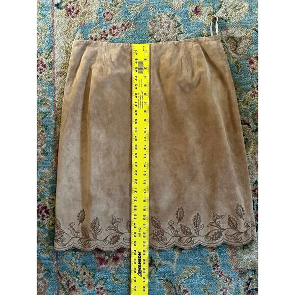 Vintage Lord & Taylor Leather Suede Camel Tan Skirt with Embroidered Floral Hem - Picture 10 of 10